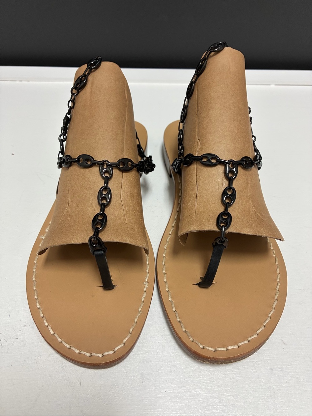 Canfora Jackie O Chain-Trim Leather Thong Sandals